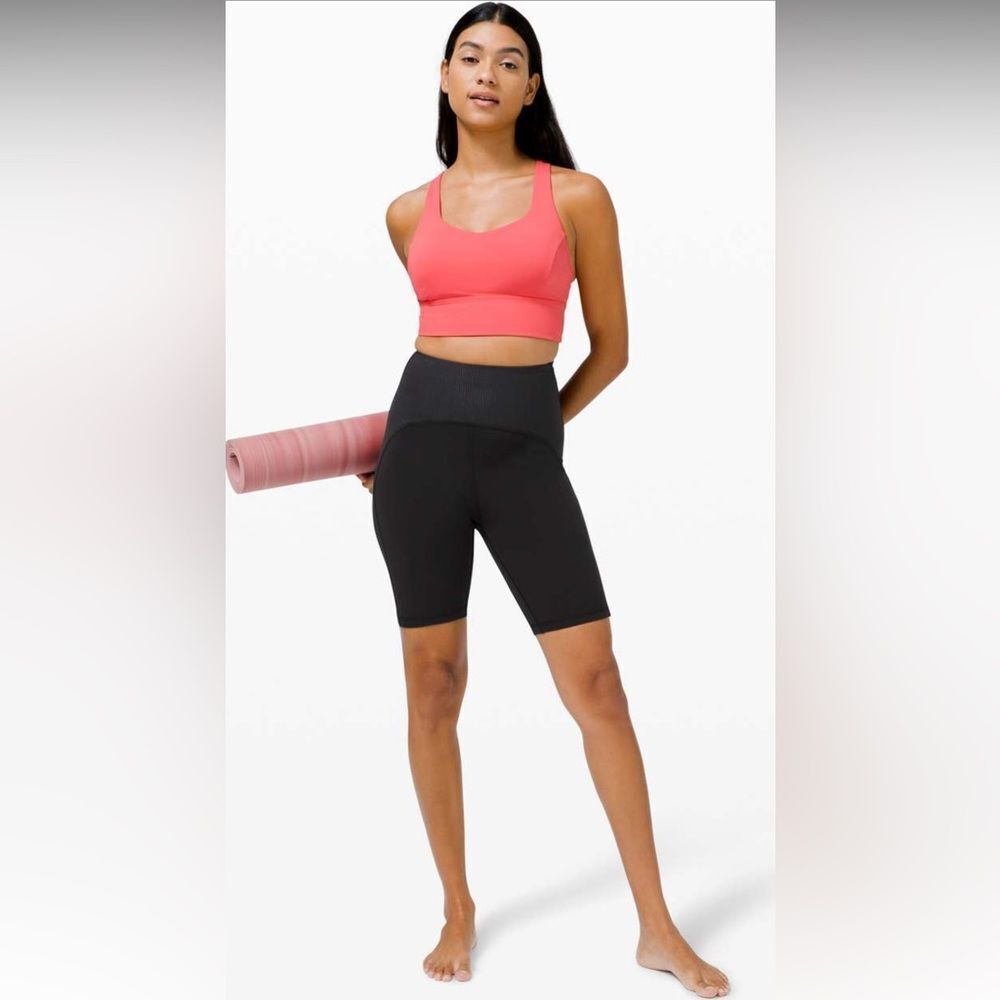 Lululemon Blissful Bend Super High-Rise Short 8"
Black Size 12